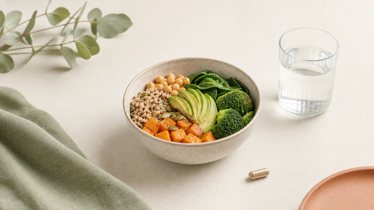 Illustration d’un complément coupe-faim intégré à une routine alimentaire équilibrée